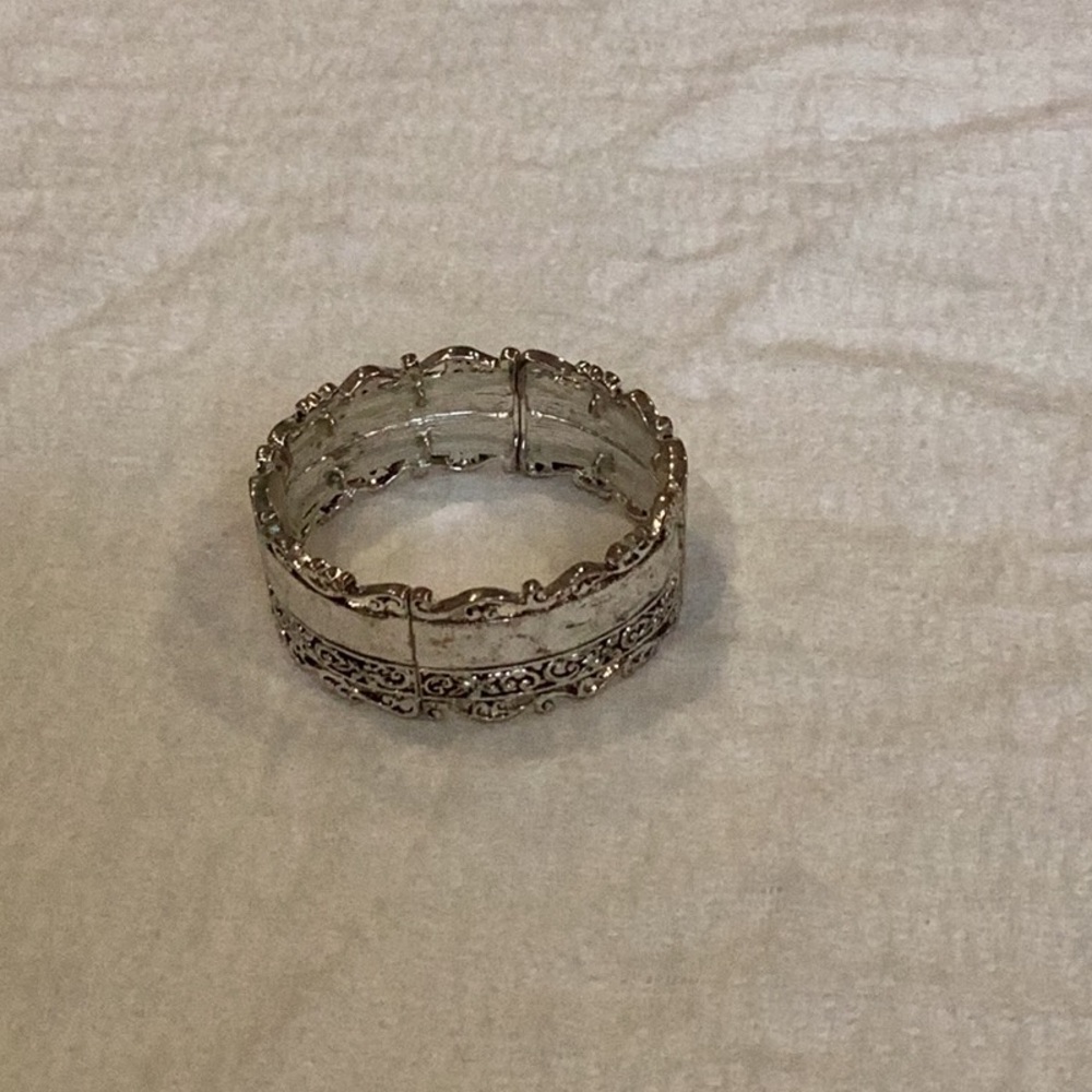 Elegant Silver Band Stretch Bracelet